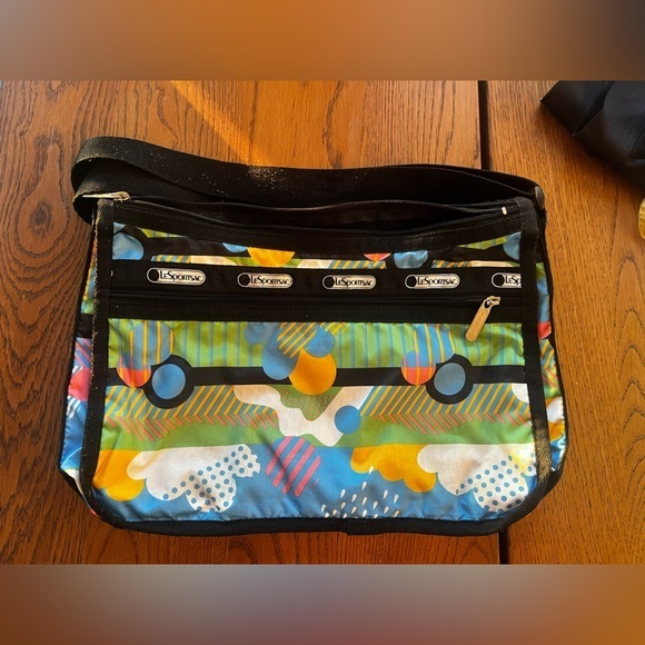 Lesportsac Handbags - Lesportsac classic Hobo Bag